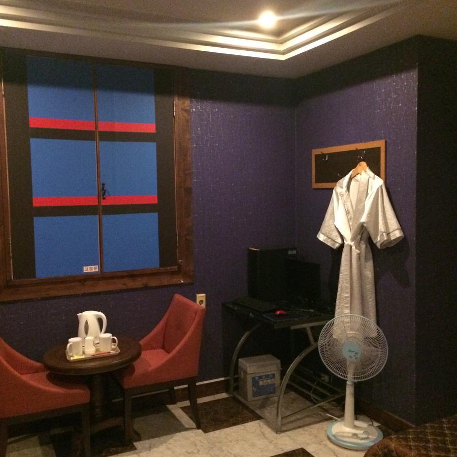 Romance Hotel Chungju Bagian luar foto