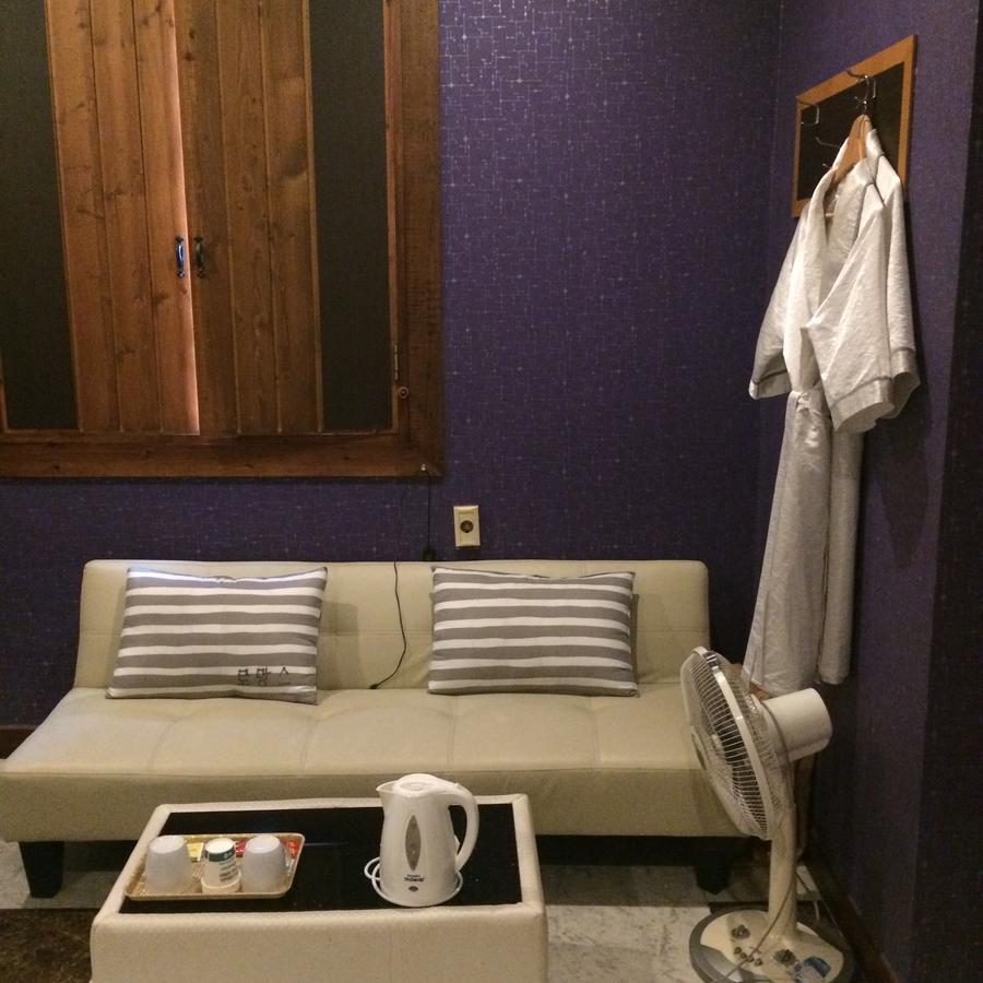 Romance Hotel Chungju Bagian luar foto